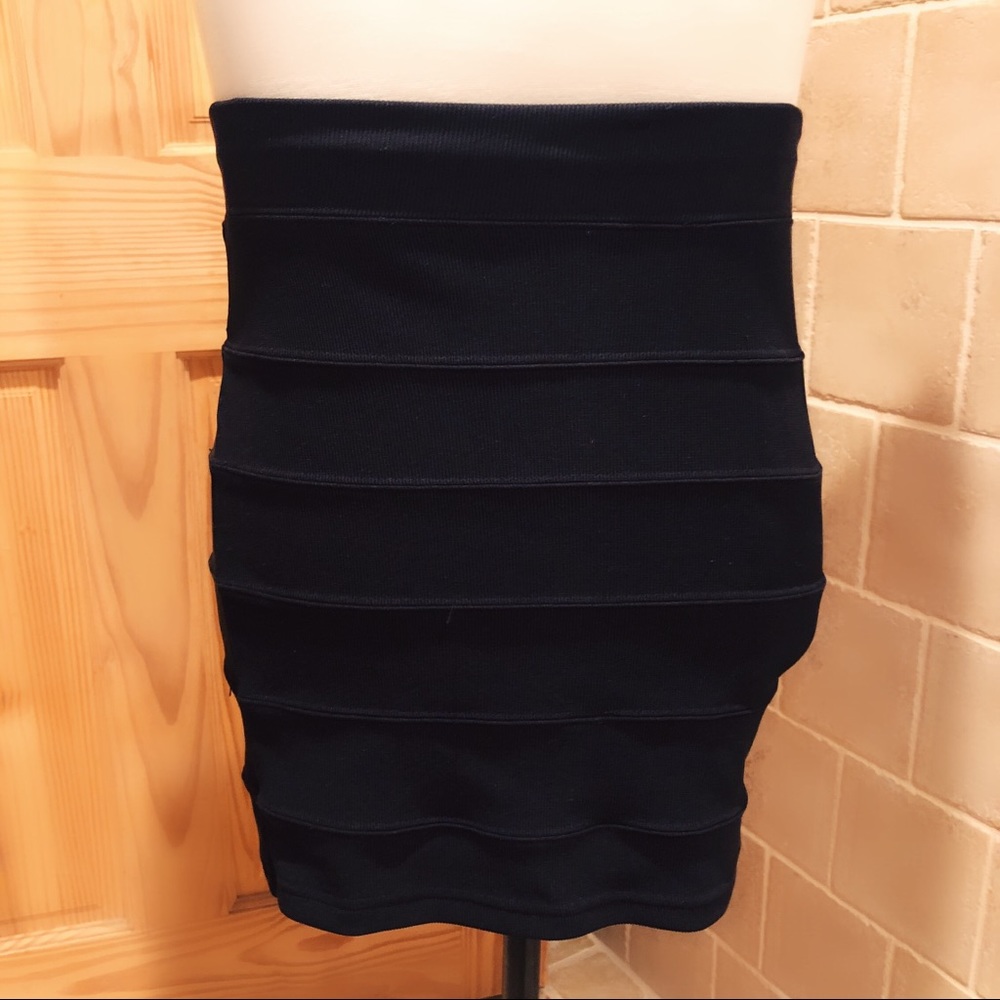 Perfect little black skirt !